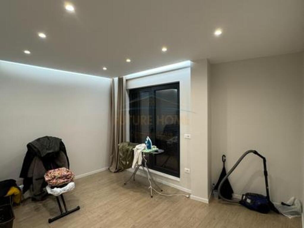 Shitet, Apartament 2+1+Post Parkimi, Korrekt Construksion , Kodra e Diellit.