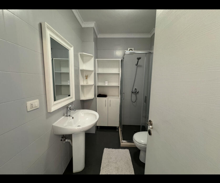 Japim me qira 2+1 pranë ish Doganës