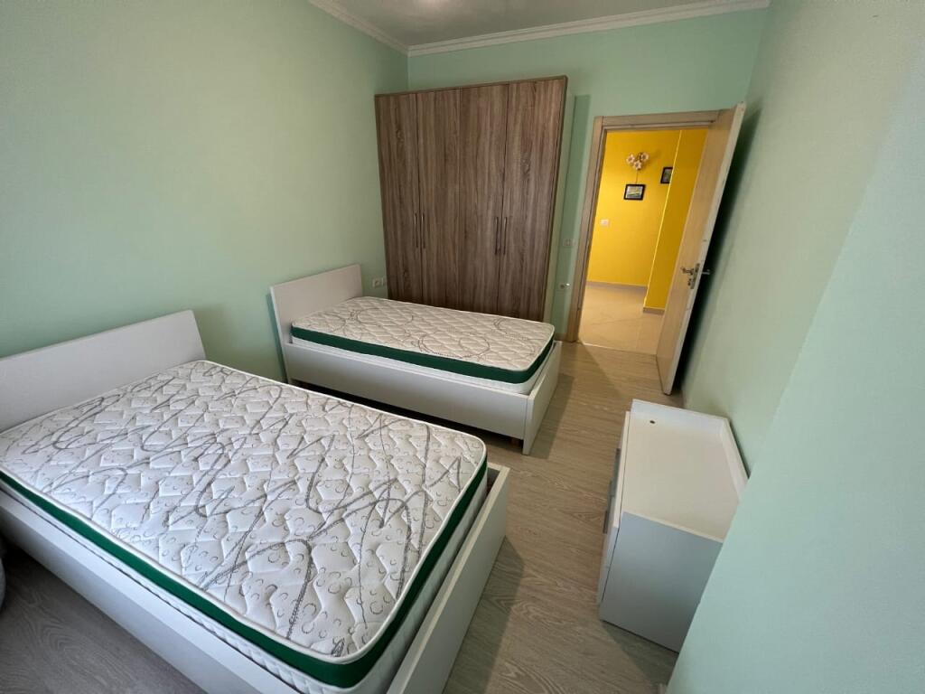 🏢Ne  zonen e Don Boskos,prane Supermarket Viva,jepet me qera apartament ,2+1,i mobiluar.60,000Leke