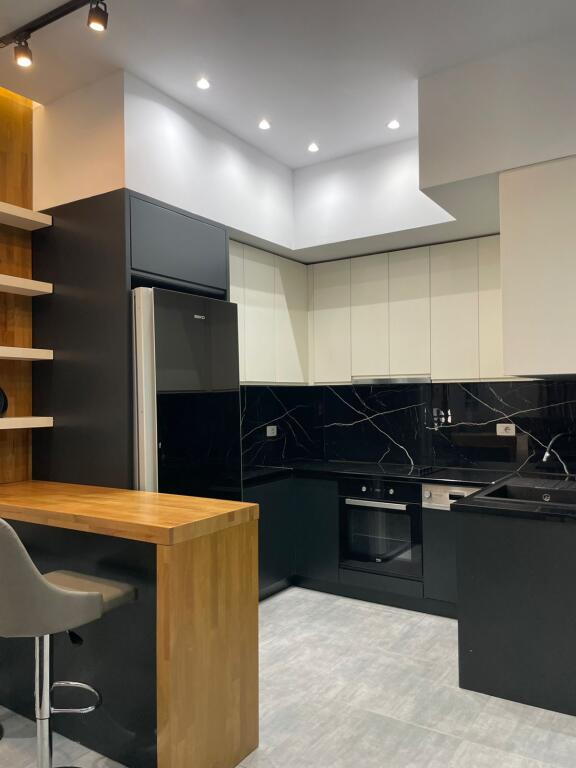 Jepet me qira apartament 1+1 tek Kompleksi Delijorgji .