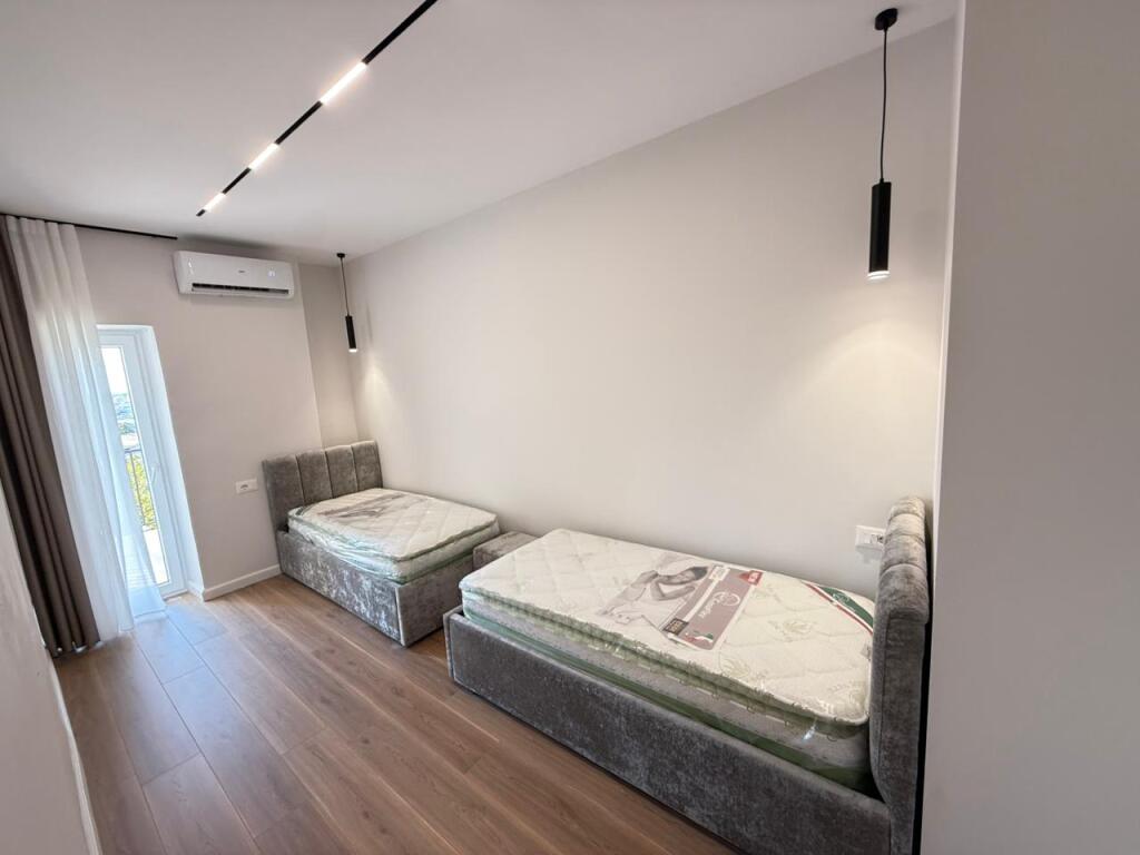 🏡 Vendesi in vendita Appartamento 2+1 con veranda 📍 Kinostudio – Via Myslym Keta, Tirana