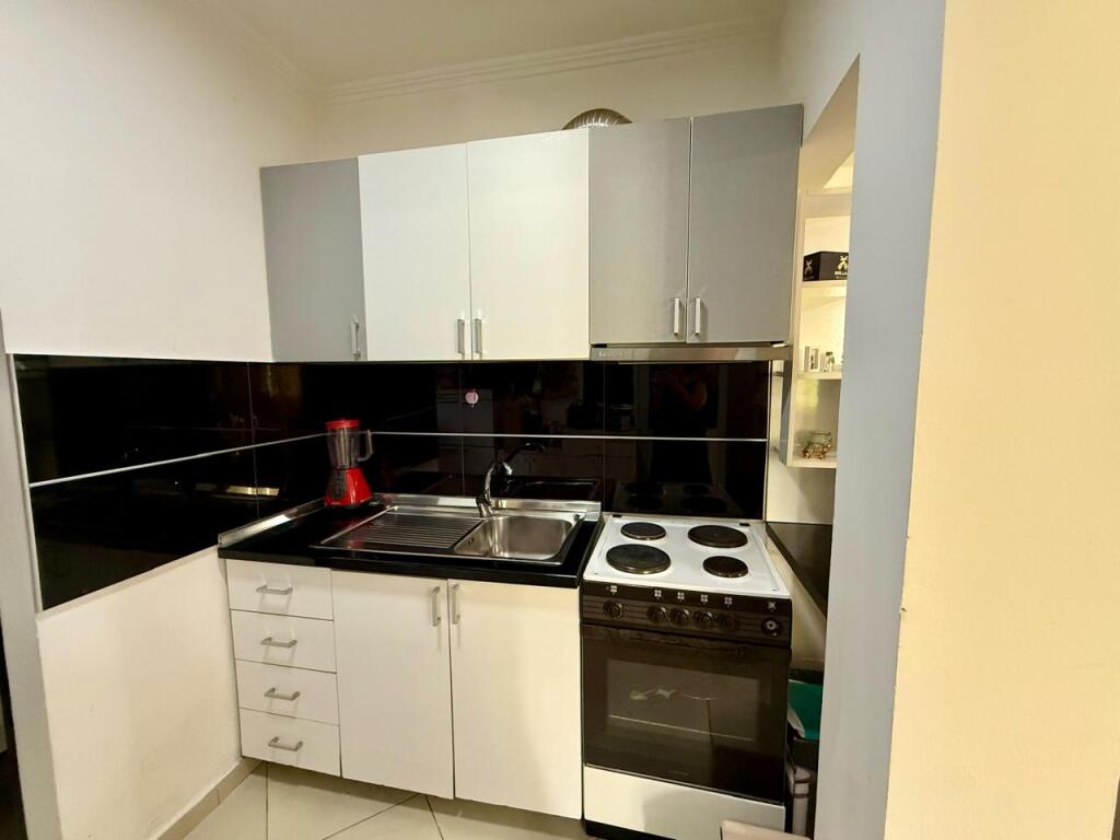 MONOLOCALE IN AFFITTO, VICINO AL 21-DHJETORI, TIRANA! 500 € /Mese