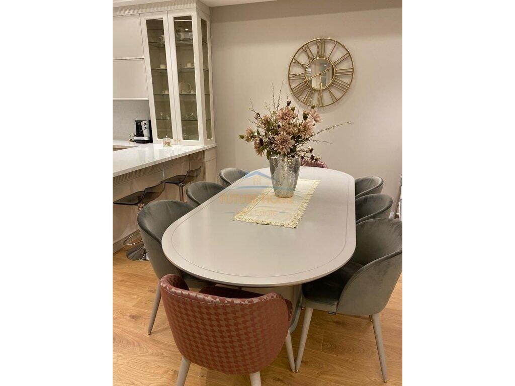 Tirane, shitet apartament 3+1+2+Ballkon Kati 3, 181 m² 385.000 € (Fusha e Aviacionit)