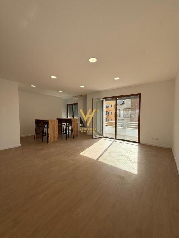 OFFICE 190 M2 FOR RENT AT DELIJORGJI 250,000 LEKE