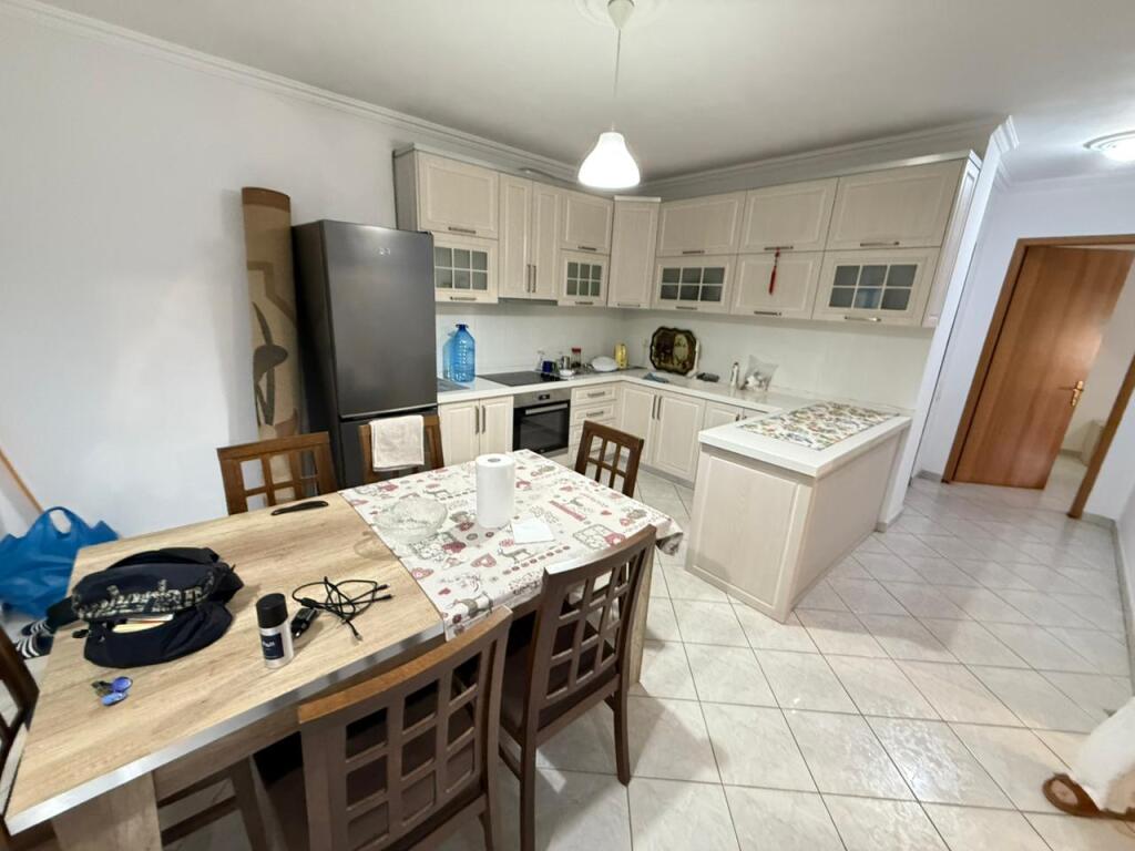 🏡 In Affitto – Appartamento 2+1 📍 Vicino a 5 Maji, Tirana  💶 Affitto: 500 mila lek/mese