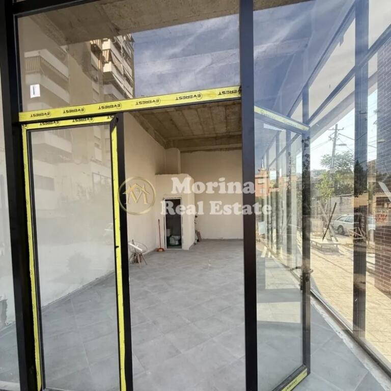 Affitto, Locale Commerciale, a Pazari i Ri,  1000 euro/mese.