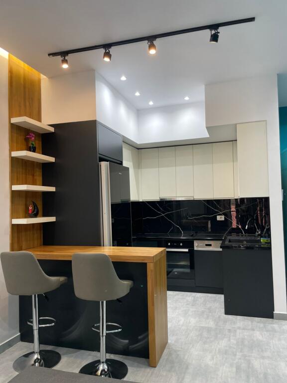 Jepet me qira apartament 1+1 tek Kompleksi Delijorgji .