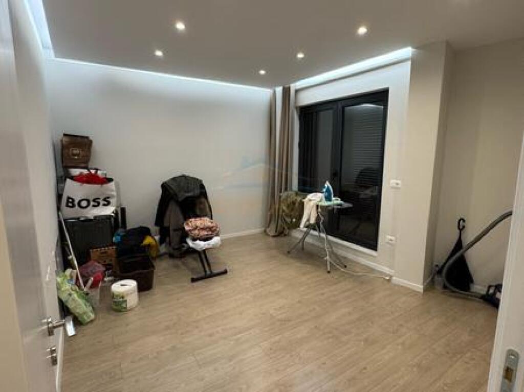 Shitet, Apartament 2+1+Post Parkimi, Korrekt Construksion , Kodra e Diellit.