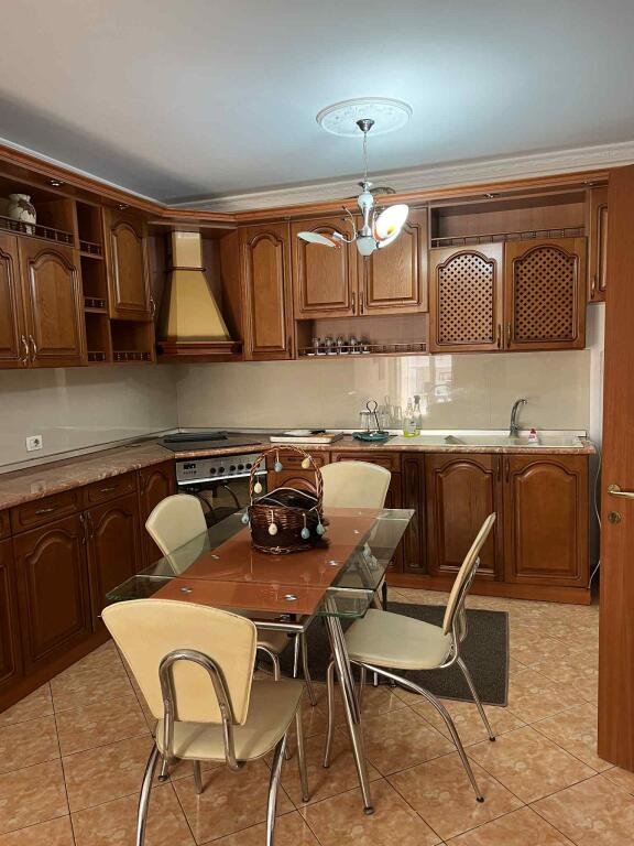 Jepet me qira 2+1+2 ZOGU I ZI 700€