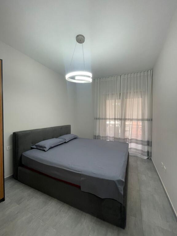 Jepet me qira apartament 1+1 tek Kompleksi Delijorgji .