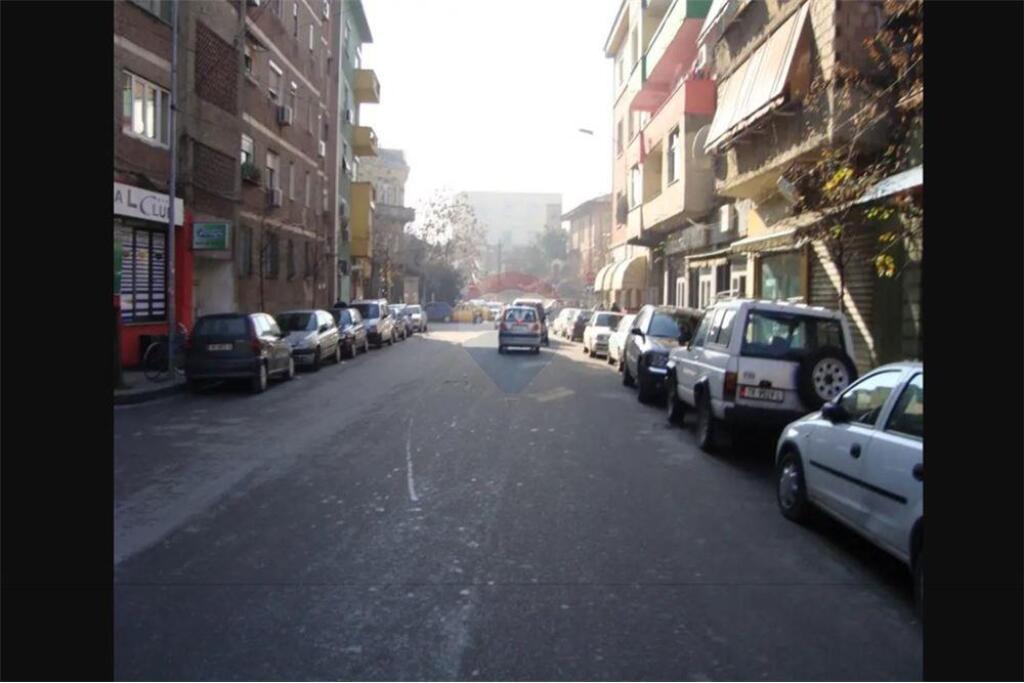 Negozio in vendita Via Durazzo !
