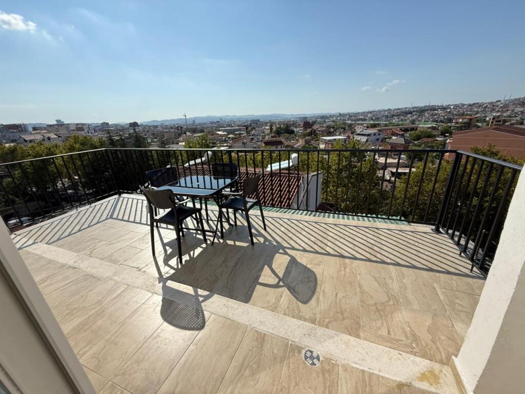 🏡 Vendesi in vendita Appartamento 2+1 con veranda 📍 Kinostudio – Via Myslym Keta, Tirana