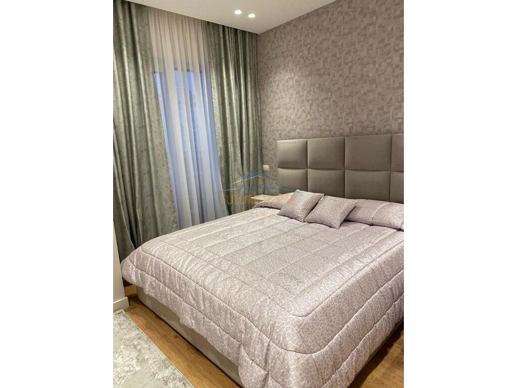 Tirane, shitet apartament 3+1+2+Ballkon Kati 3, 181 m² 385.000 € (Fusha e Aviacionit)