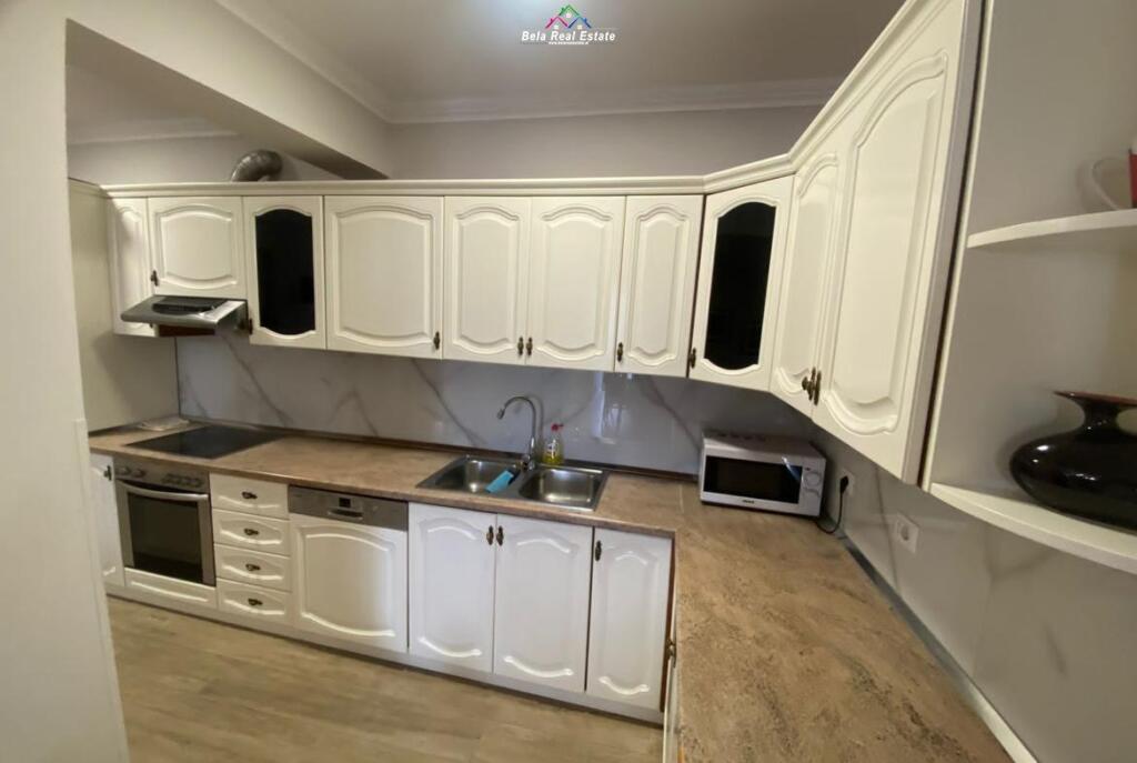Appartamento in affitto 3+1+2 nel Centro (ID B230171) Tirana