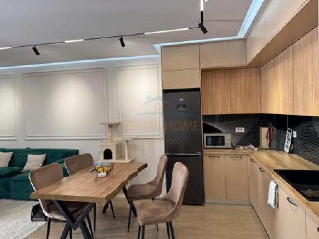 Shitet, Apartament 2+1+Post Parkimi, Korrekt Construksion , Kodra e Diellit.