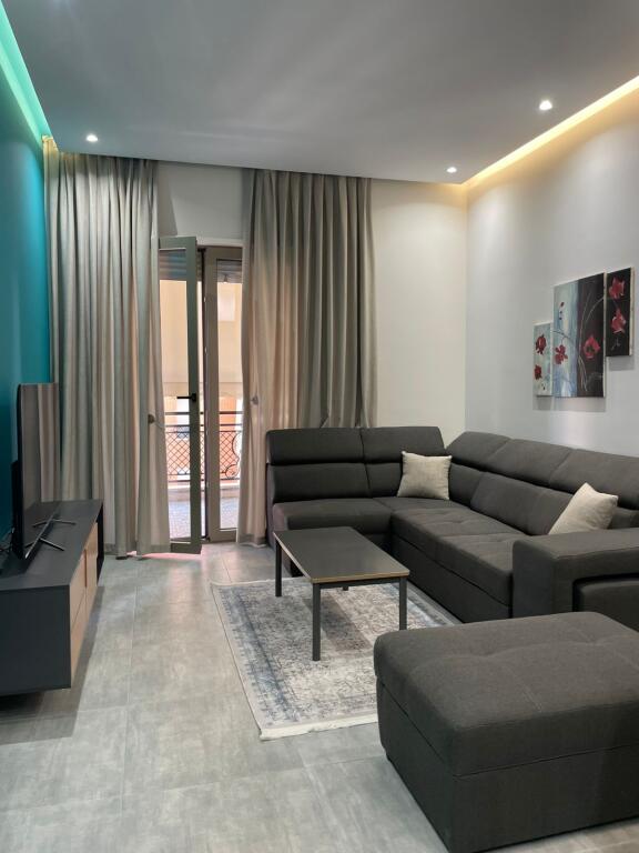 Jepet me qira apartament 1+1 tek Kompleksi Delijorgji .