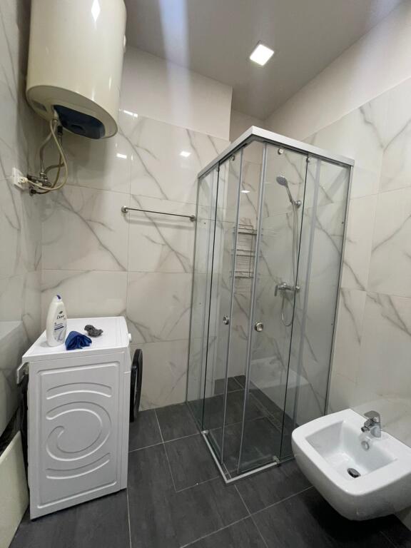 Jepet me qira apartament 1+1 tek Kompleksi Delijorgji .