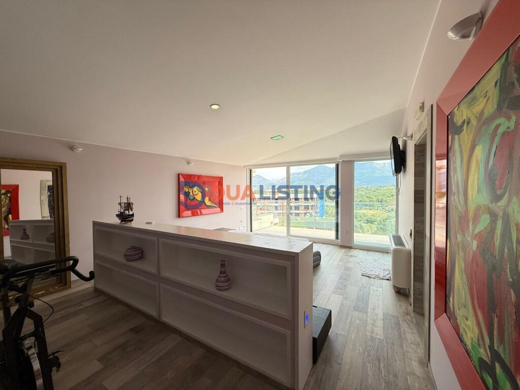 Penthouse for rent at the dry lake!!