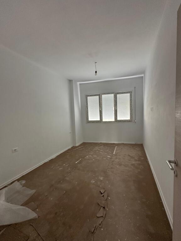 JEPET SUPER AMBIENT PER ZYRTE , RIVER REZIDENC TIRANE
