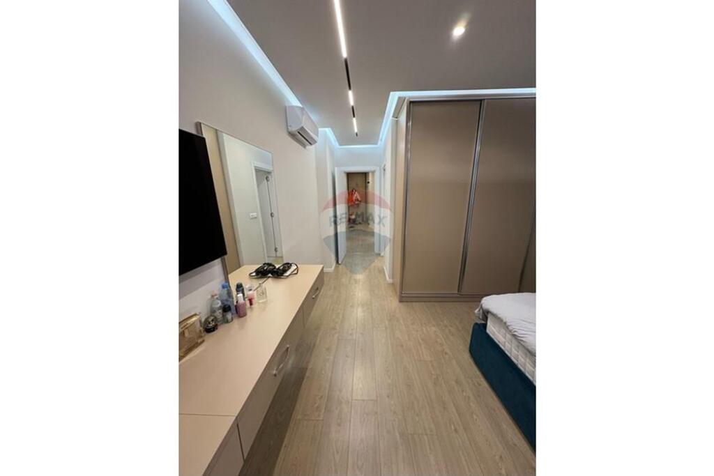 APARTAMENT MODERN 2+1+2+POST PARKIMI PER SHITJE Kodra e Diellit !