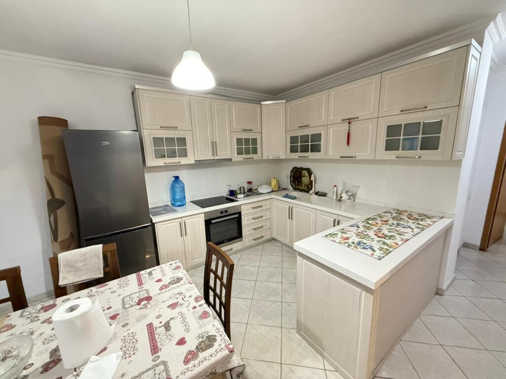 🏡 In Affitto – Appartamento 2+1 📍 Vicino a 5 Maji, Tirana  💶 Affitto: 500 mila lek/mese
