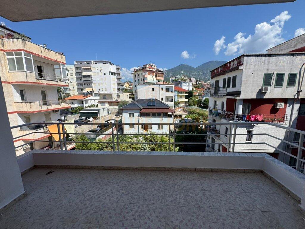 Shitet, Apartament 2+1, Rruga Shefqet Kuka, Fresk, Tiranë.