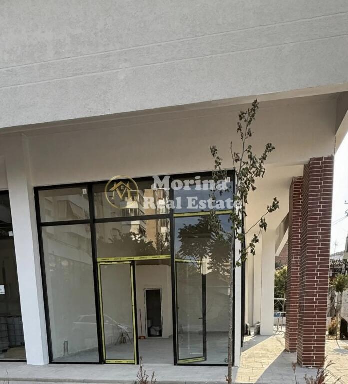 Affitto, Locale Commerciale, a Pazari i Ri,  1000 euro/mese.