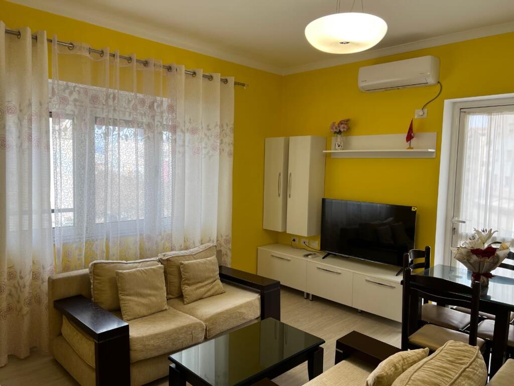 🏢Ne  zonen e Don Boskos,prane Supermarket Viva,jepet me qera apartament ,2+1,i mobiluar.60,000Leke