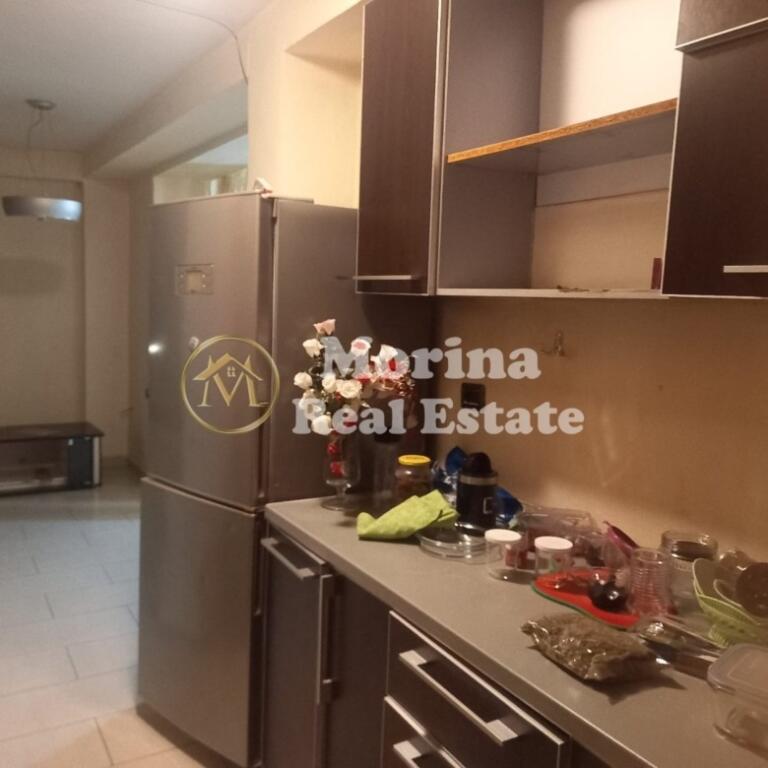 Qera, Apartament 2+1, tek 21-Dhjetori , — 650 euro/muaj.