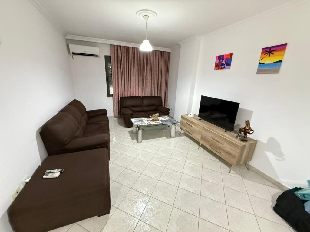 🏡 In Affitto – Appartamento 2+1 📍 Vicino a 5 Maji, Tirana  💶 Affitto: 500 mila lek/mese