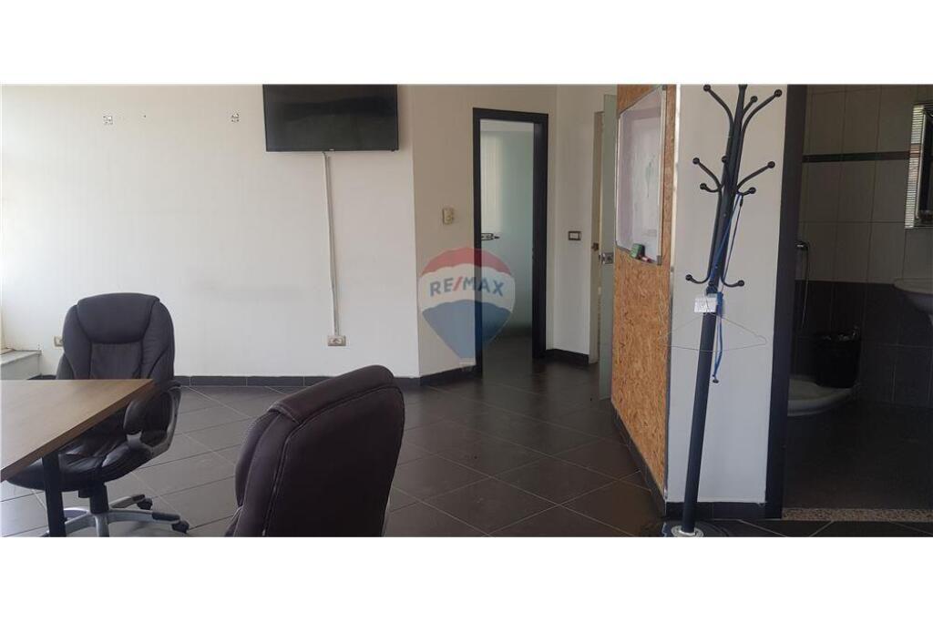 Jepen me qira zyra 382m, kat 2 blv zhan dark