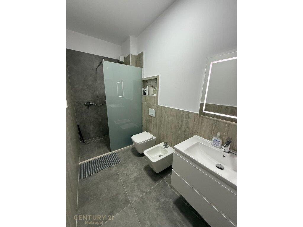 JEPET ME QIRA APARTAMENT 1+1+POST PARKIMI, ZOGU I ZI!