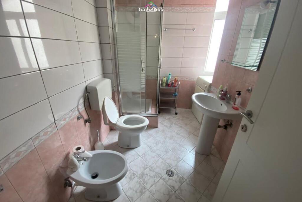 Appartamento in affitto 3+1+2 nel Centro (ID B230171) Tirana
