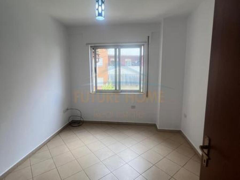 In vendita, Appartamento 3+1+2, Via Thesari, Fresk, Tirana.