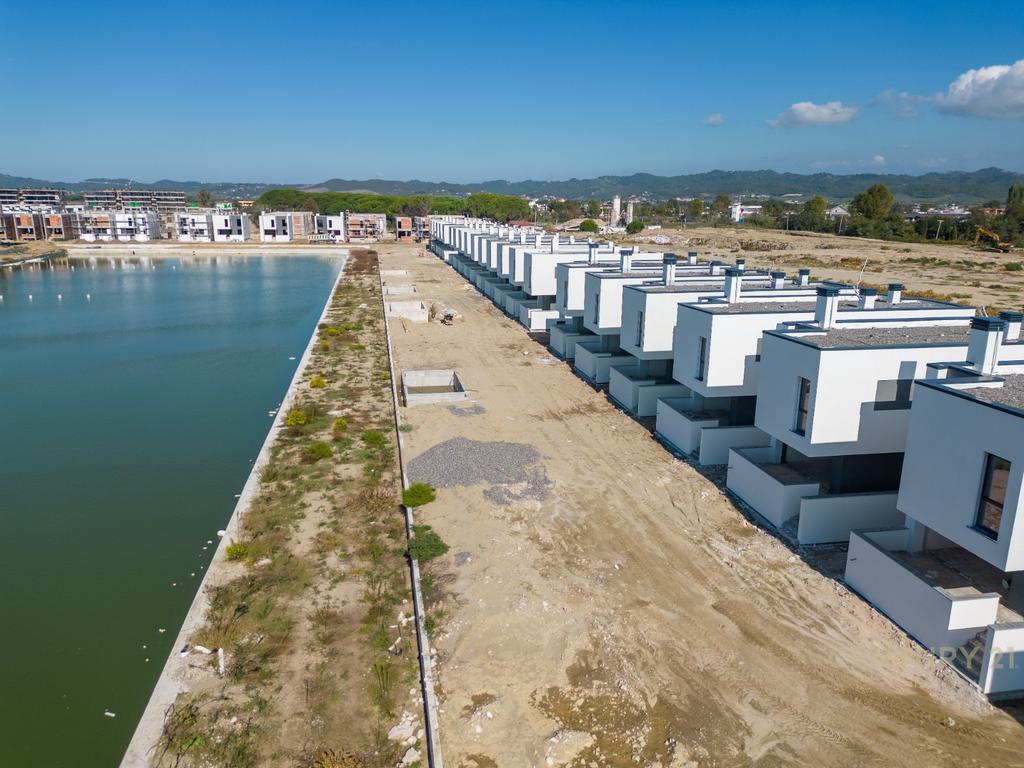 VILLA + POSTO AUTO INCLUSO A TURQUOISE MARINA - GOLFO DI LALEZ!   294,000 €