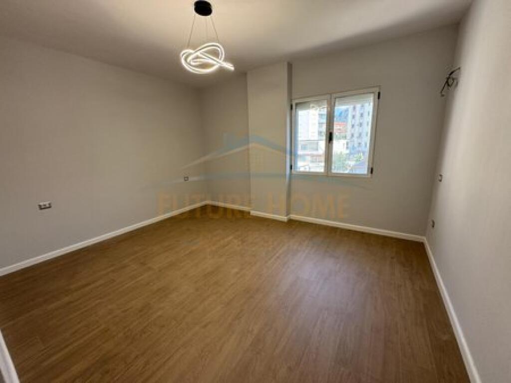 Shitet, Apartament 2+1, Rruga Shefqet Kuka, Fresk, Tiranë.