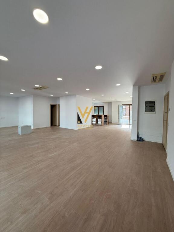 OFFICE 190 M2 FOR RENT AT DELIJORGJI 250,000 LEKE