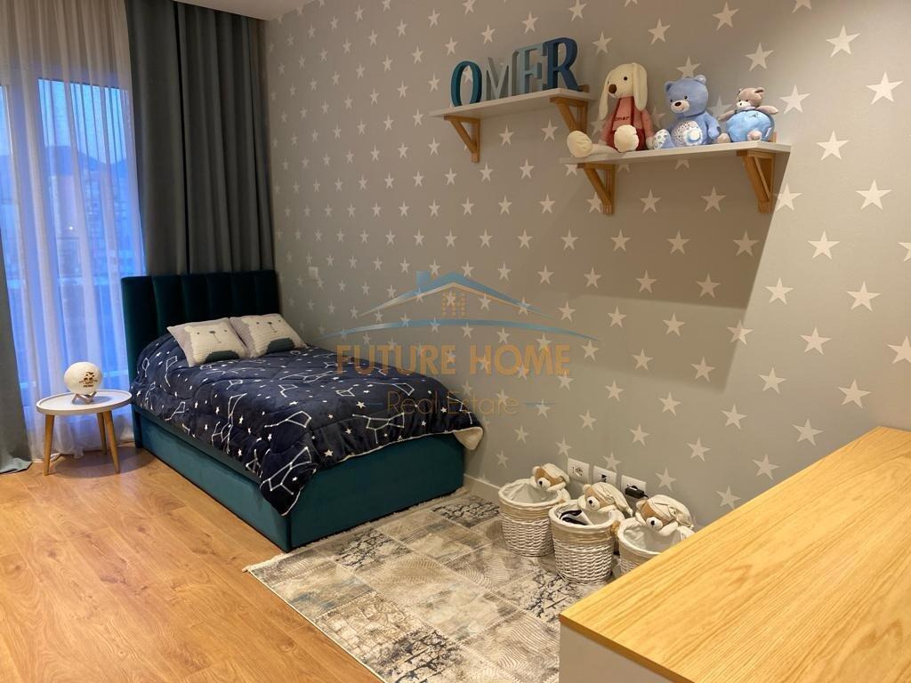Tirane, shitet apartament 3+1+2+Ballkon Kati 3, 181 m² 385.000 € (Fusha e Aviacionit)