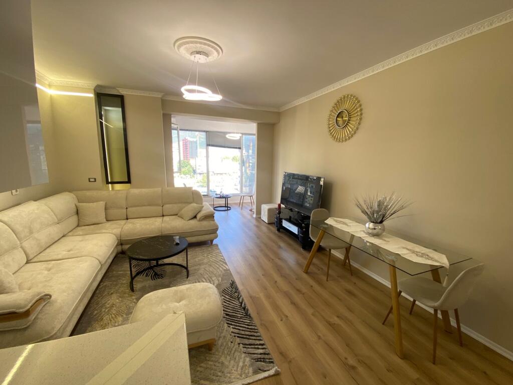 Jepet Apartament me qera 1+1 te Stacioni Trenit