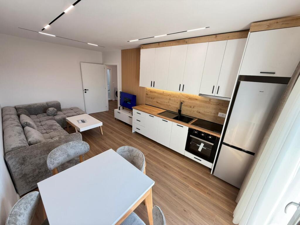 🏡 Vendesi in vendita Appartamento 2+1 con veranda 📍 Kinostudio – Via Myslym Keta, Tirana