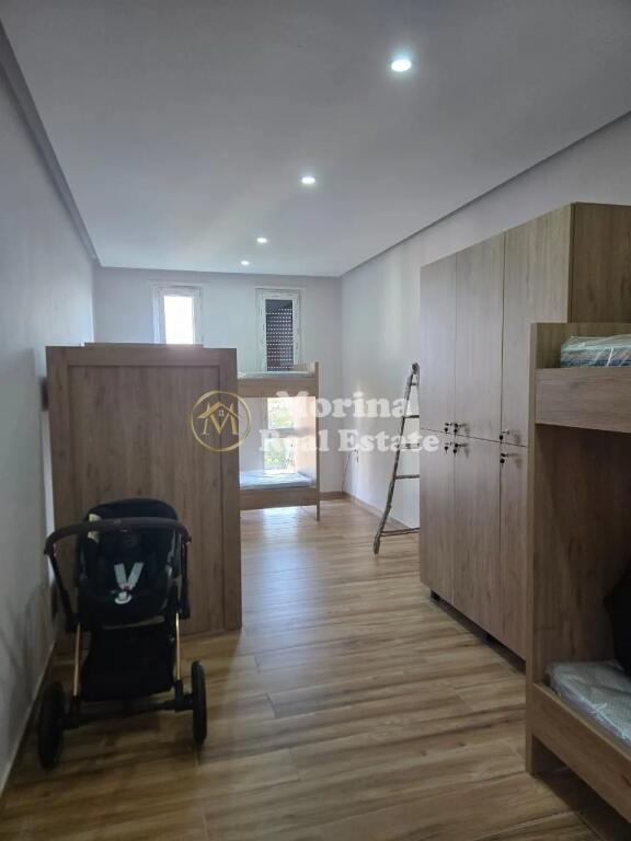 Affitto Appartamento 5+1+2+ Annesso+ Blk ,Via Dibres,1500 euro/mese.