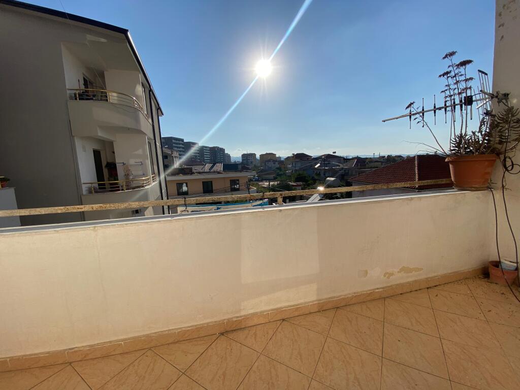 Shitet Apartament 1+1 – Rruga Albanopoli, Don Bosko