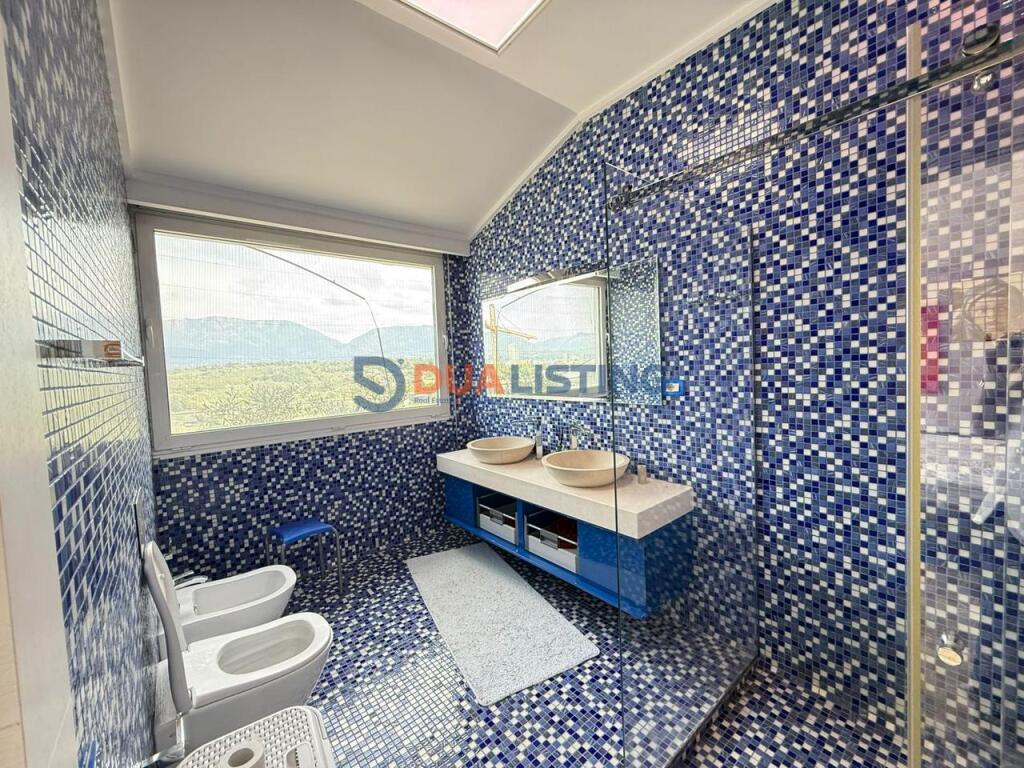 Penthouse for rent at the dry lake!!