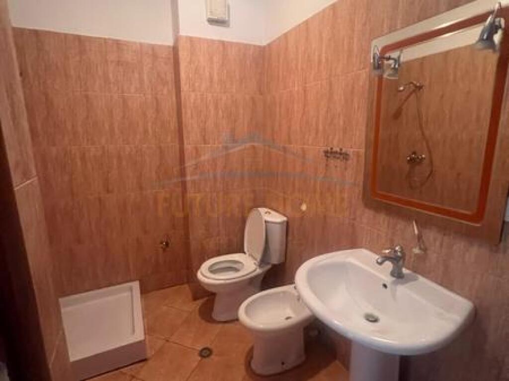 In vendita, Appartamento 3+1+2, Via Thesari, Fresk, Tirana.