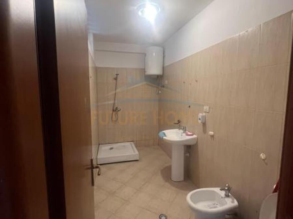 In vendita, Appartamento 3+1+2, Via Thesari, Fresk, Tirana.