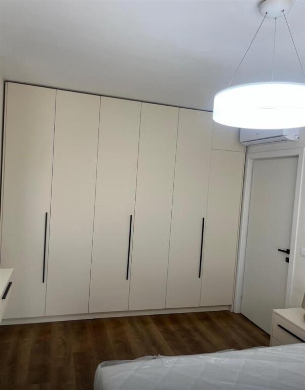JEPET ME QIRA 1+1 PRANE PAZARI TE RI 65.000 LEKE