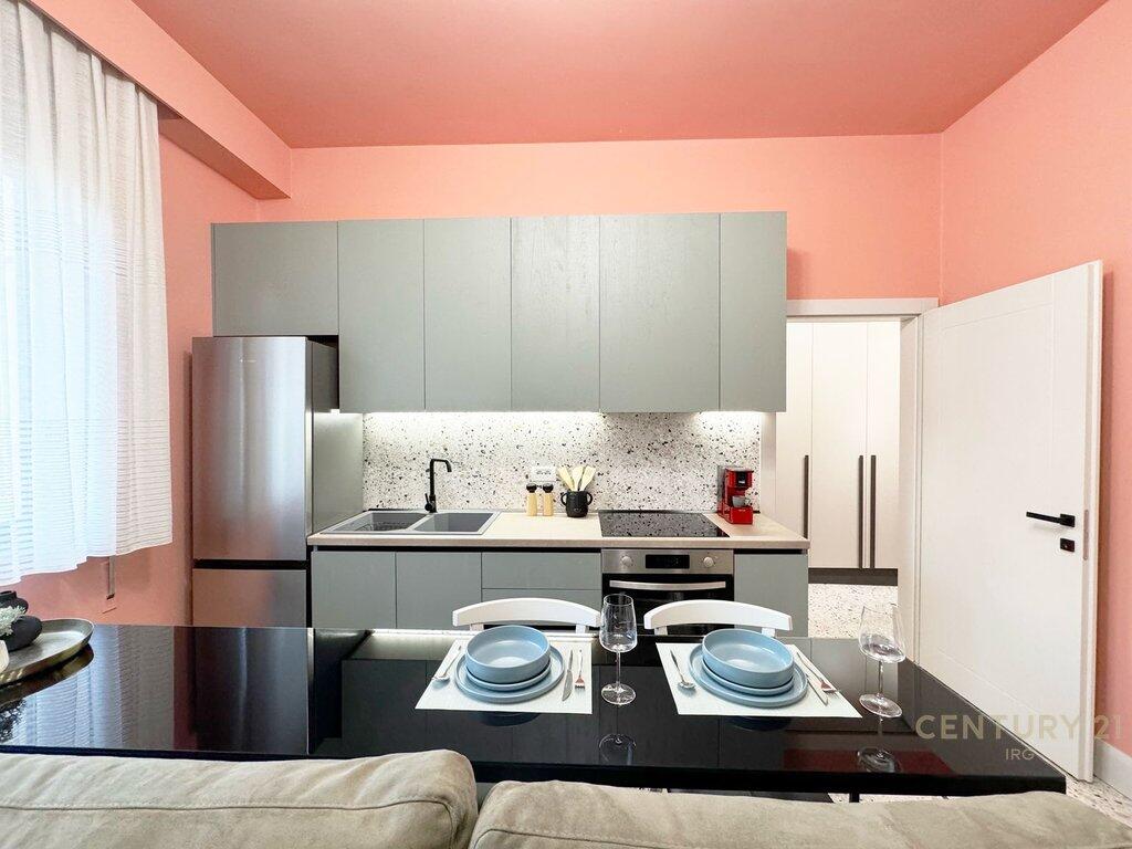 Apartament super i mobiluar prane Pazarit te Ri!