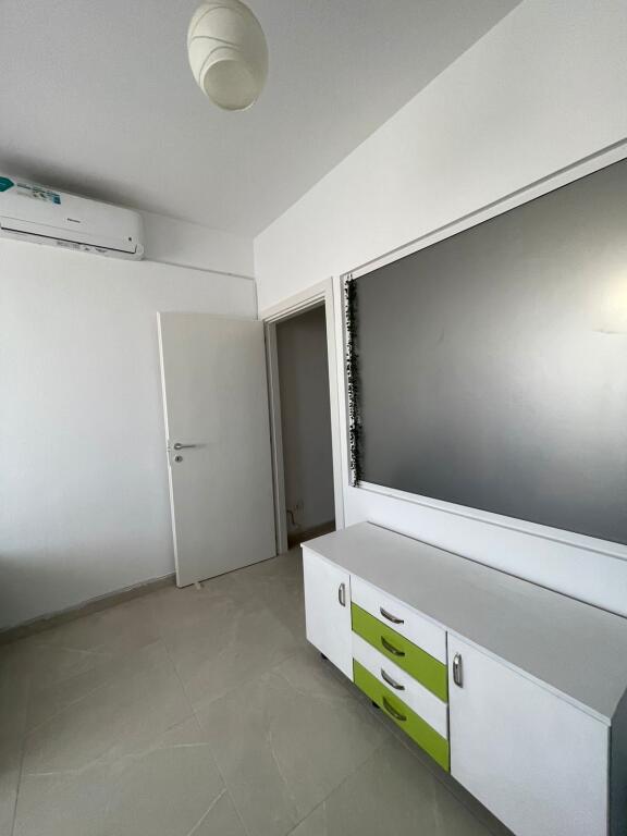 2+1,nuovo edificio con ascensore,incrocio del 21 dicembre,prezzo 650 euro