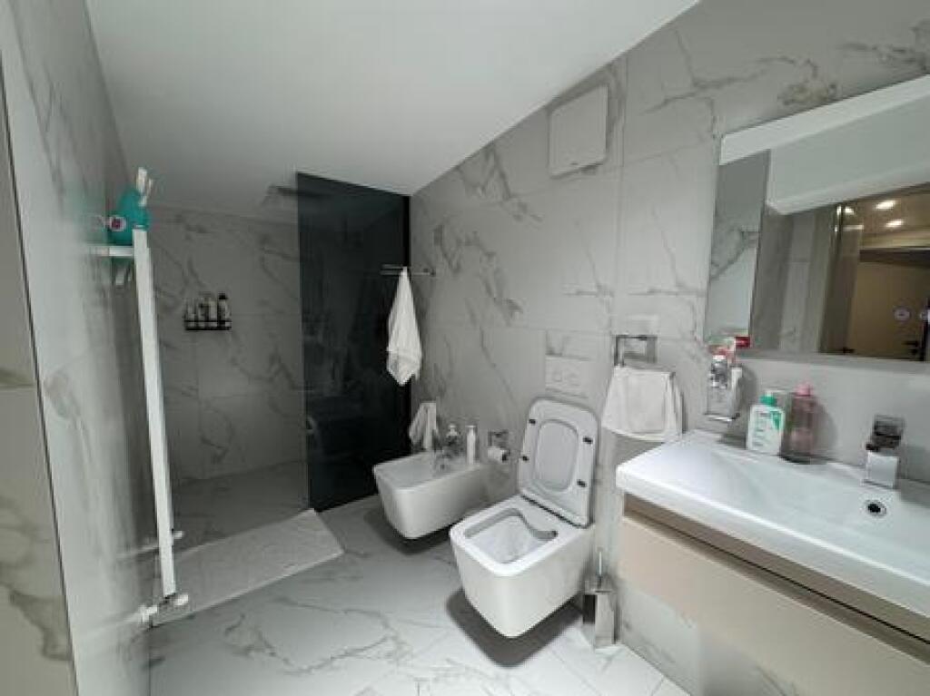 In vendita, Duplex 2+1+2, Residenza Kodra e Diellit, Tirana.
