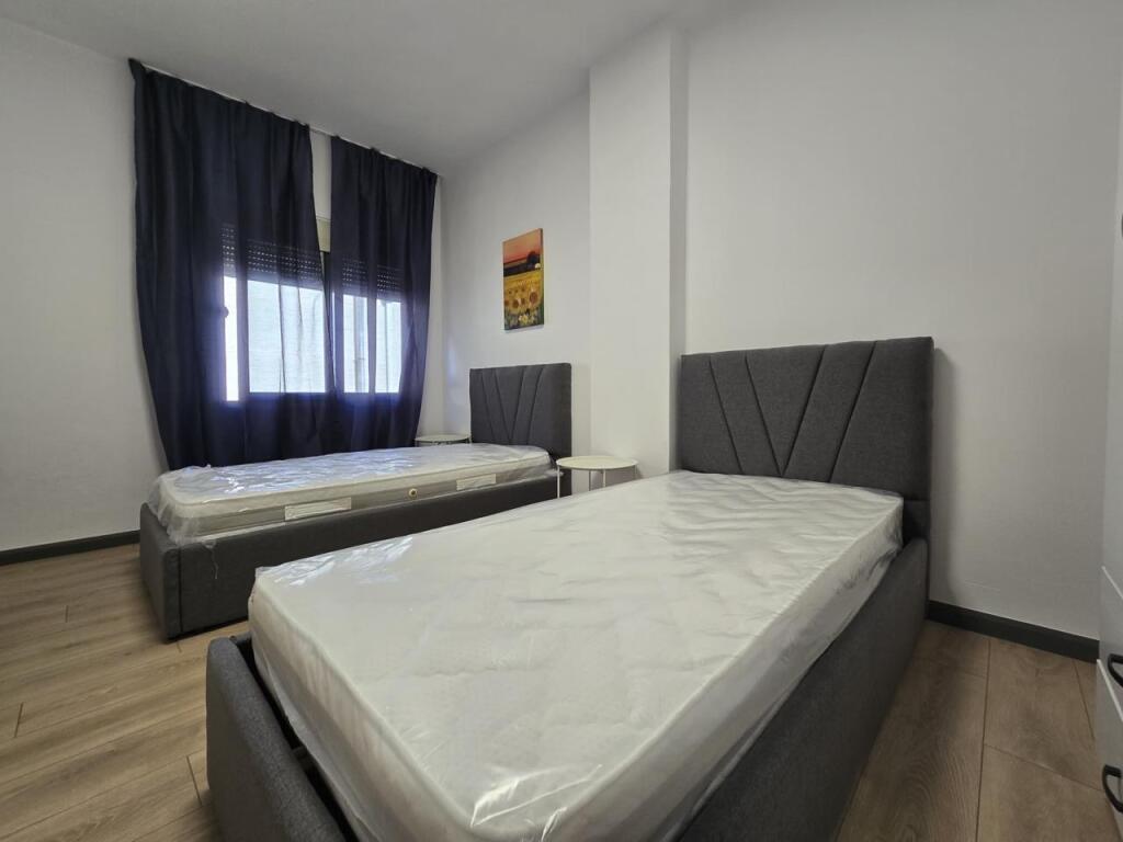 Affittiamo appartamento 2+1 Komuna e Parisit !